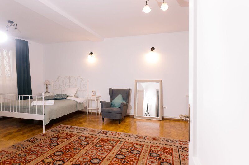 Universitate, ultracentral,